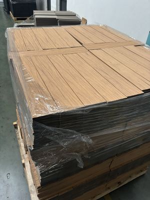 Podłogi WPC z serii Luxury 500x500: kunszt definiuje doskonałość