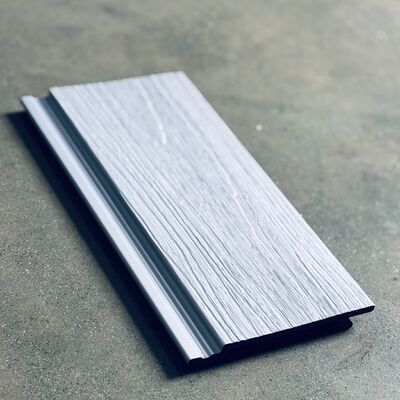 Niebiesko-srebrny metaliczny panel WPC: połączenie rytmu oceanu i nowoczesnej technologii