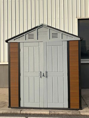 Mobilny przenośny dom na zewnątrz - przestrzeń do przechowywania i pracy w ogrodzie