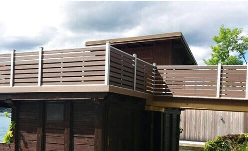 Wysokie ogrodzenie WPC o wysokości 8 stóp, zapobiegające wypaczeniu, do granicy kampusu szkolnego