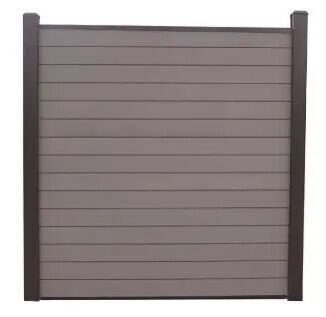 Ogrodzenie WPC z ekologicznego recyklingu, chroniące przed termitami, na granicy farmy