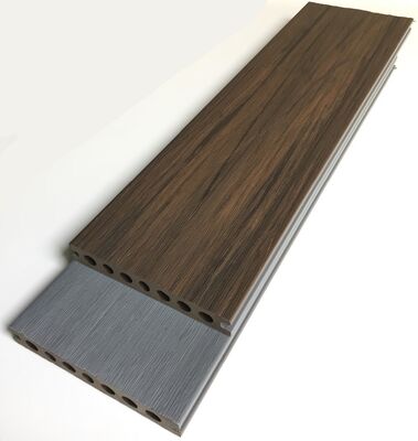 Bezpłatna próbka Antypoślizgowa wodoodporna, odporna na promieniowanie UV kolor drewna tekowego 140*23mm Kompozytowa podłoga tarasowa Zewnętrzna koekstruzja Wpc Decking