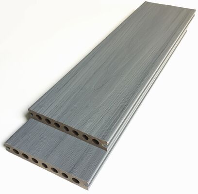 Bezpłatna próbka Antypoślizgowa wodoodporna, odporna na promieniowanie UV kolor drewna tekowego 140*23mm Kompozytowa podłoga tarasowa Zewnętrzna koekstruzja Wpc Decking