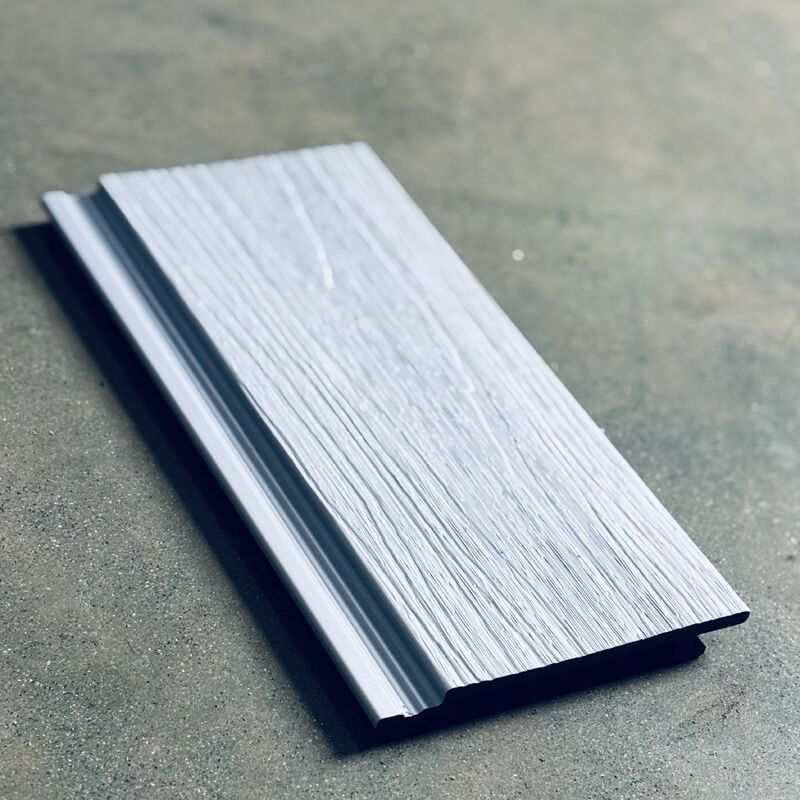 Niebiesko-srebrny metaliczny panel WPC: połączenie rytmu oceanu i nowoczesnej technologii